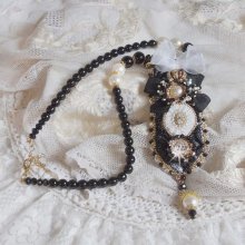 Vintage Sacred Black Haute-Couture-Halskette, bestickt mit Swarovski-Kristallen, Organzaband und Miyuki-Rocailles